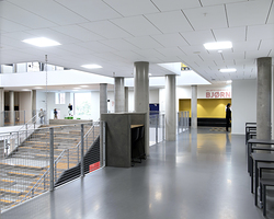 I controsoffitti per la Frederiksbjerg School in Danimarca